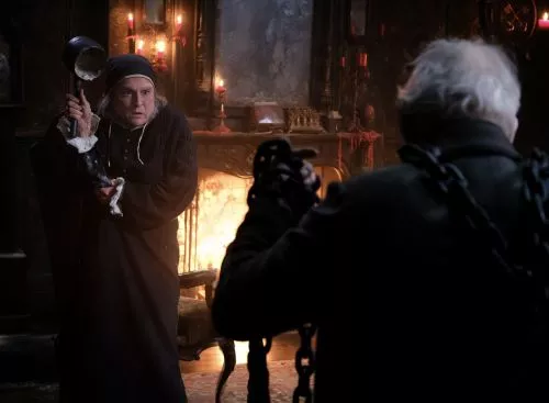 EbenezerAChristmasCarol_134359353659060657_big-cine_deskt.webp