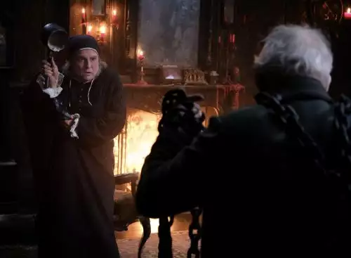 EbenezerAChristmasCarol_134338860042683359_big-cine_deskt.webp