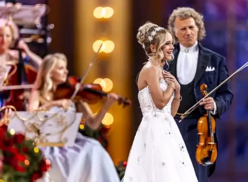 AndrC3A9Rieus2026ChristmasConcertLetItSnow_134324888055783783_big-cine_deskt.webp